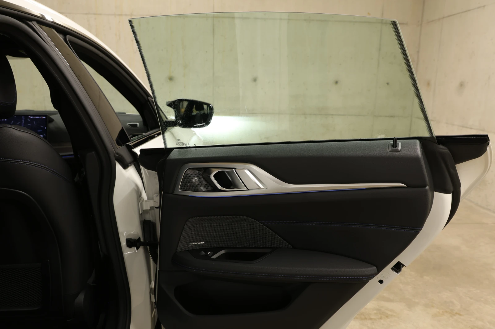 BMW i4 M50 xDrive, снимка 15 - Автомобили и джипове - 56014039