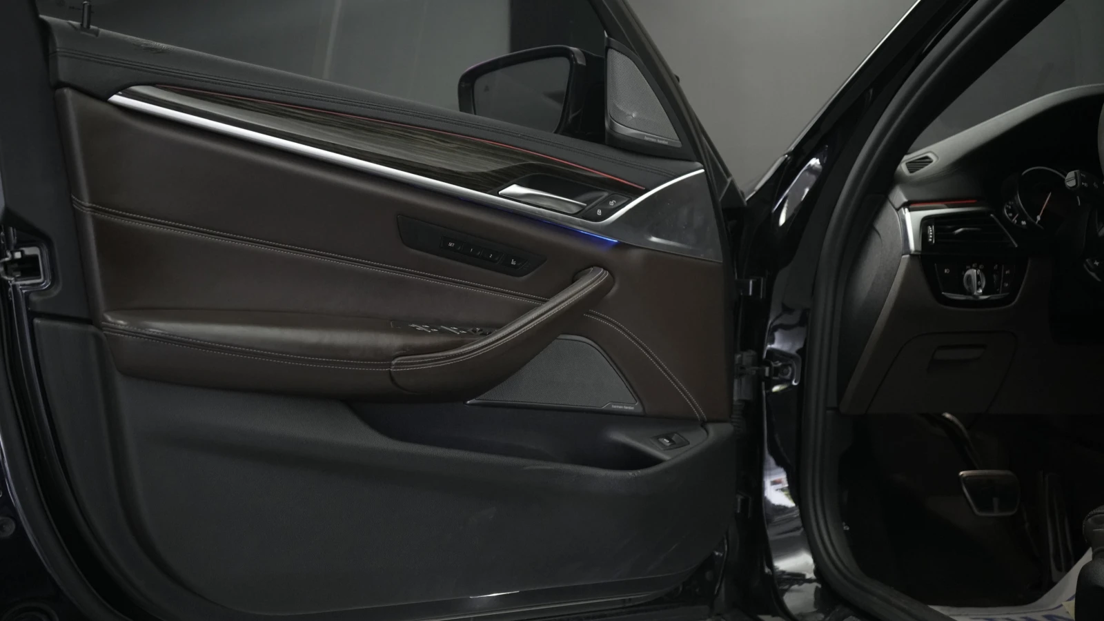 BMW 540 H&K| DigitalDash| Comf| Обдух| LCI, снимка 6 - Автомобили и джипове - 56062216