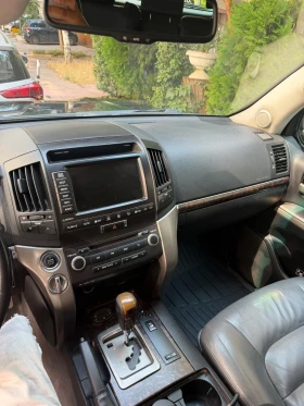 Toyota Land cruiser 200 Напълно обслужен , снимка 7