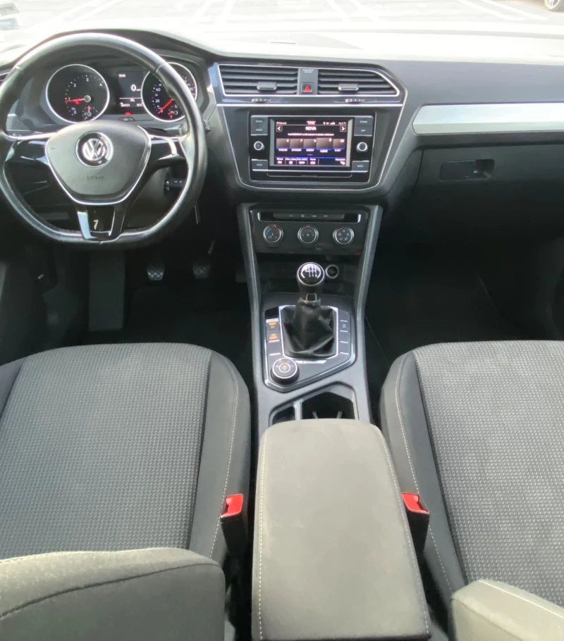 VW Tiguan 2.0TDI, снимка 9 - Автомобили и джипове - 48953070