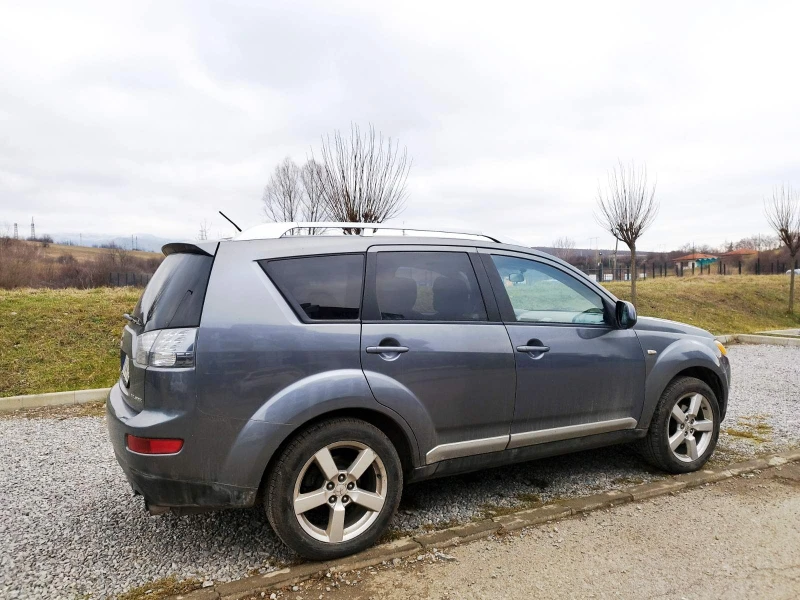 Mitsubishi Outlander, снимка 4 - Автомобили и джипове - 52922682