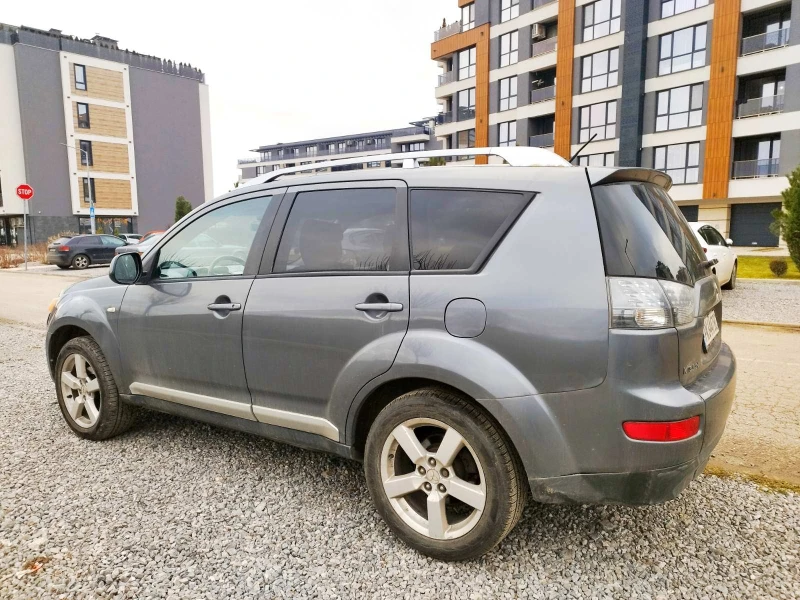 Mitsubishi Outlander, снимка 6 - Автомобили и джипове - 52922682