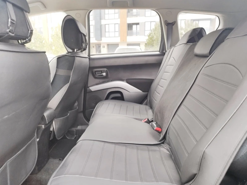 Mitsubishi Outlander, снимка 9 - Автомобили и джипове - 52922682