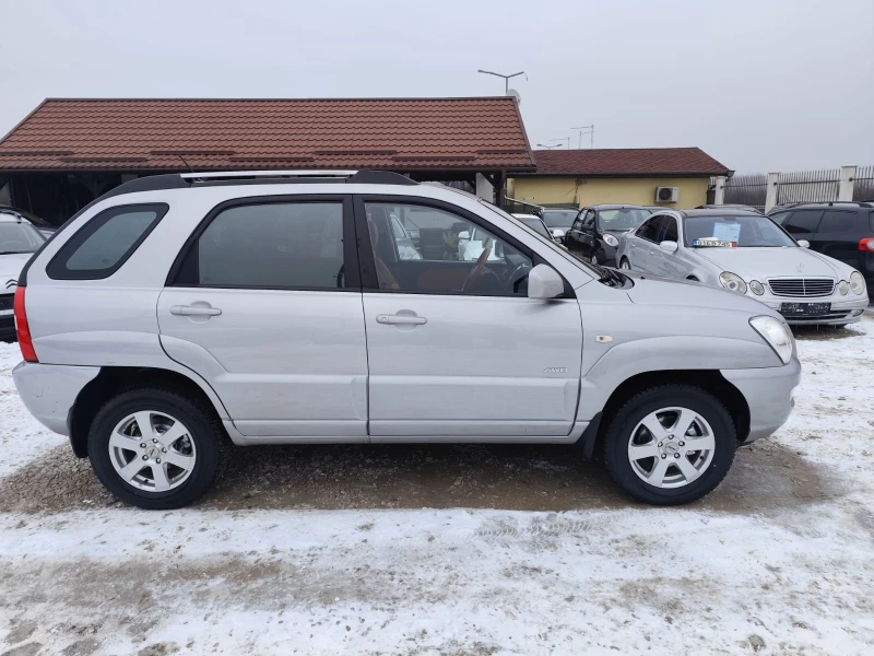 Kia Sportage 2.0 бензин 4х4, снимка 4 - Автомобили и джипове - 53211612