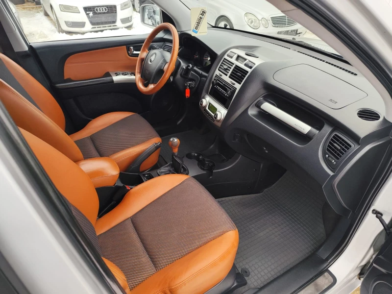 Kia Sportage 2.0 бензин 4х4, снимка 12 - Автомобили и джипове - 53211612