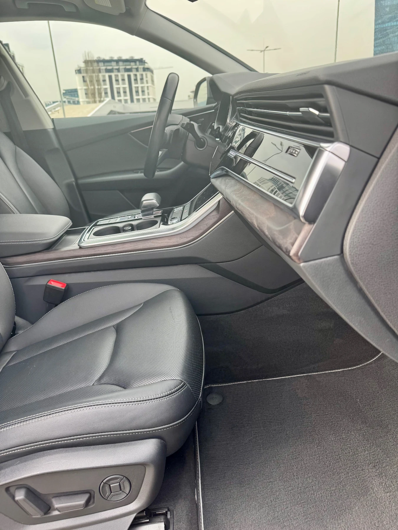 Audi Q8 55TSFI/22цола/Пано/S-line/360/обдух/кей-лес  - изображение 9