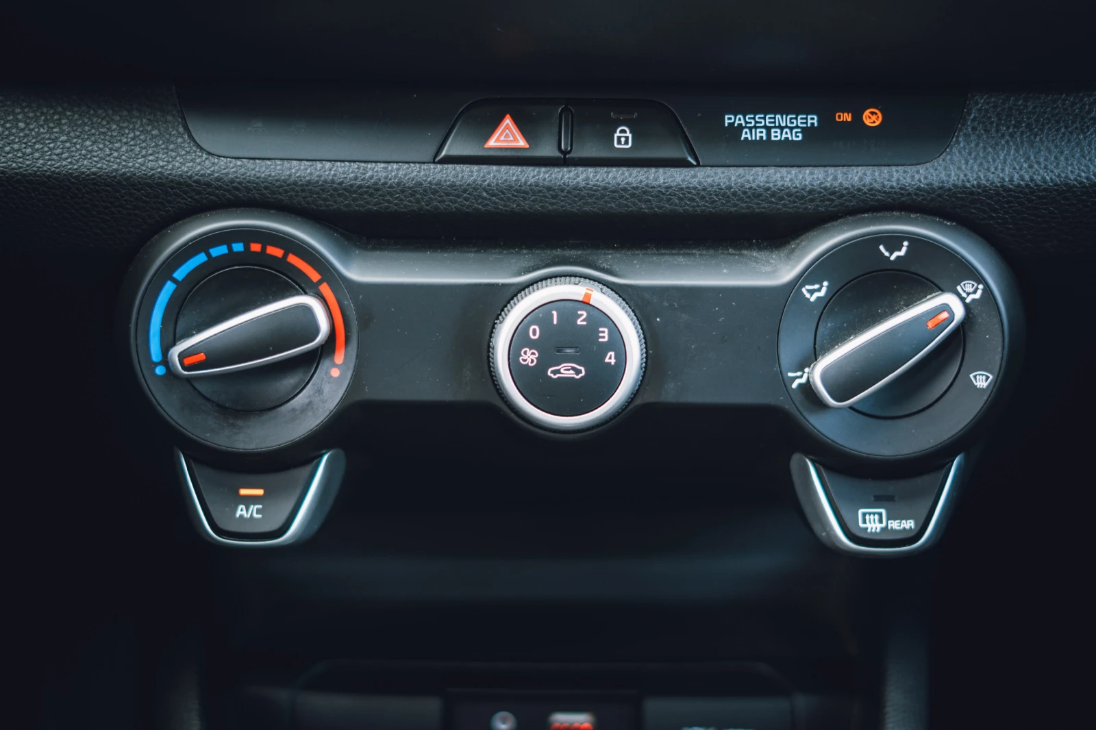 Kia Stonic 1.4 | Mobile.bg   14