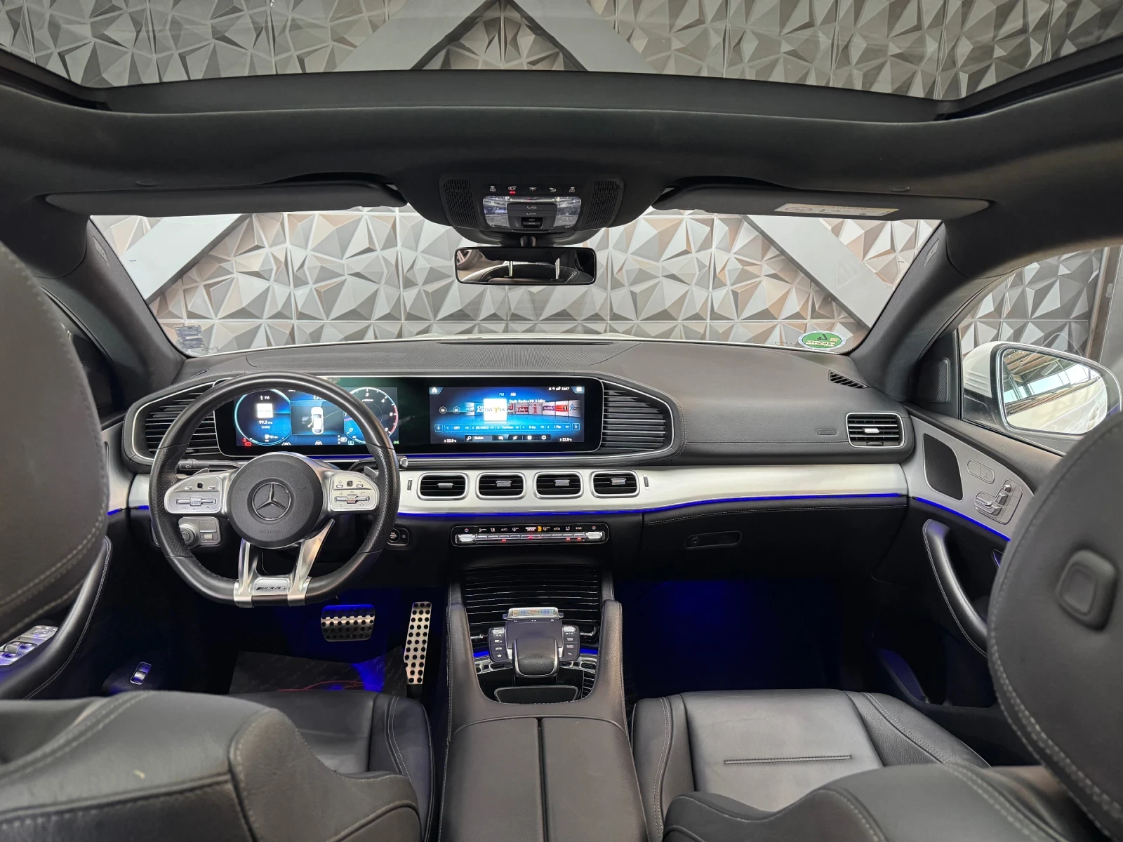Mercedes-Benz GLE 350 d 4 MATIC * ПАНОРАМА * AMG - изображение 6