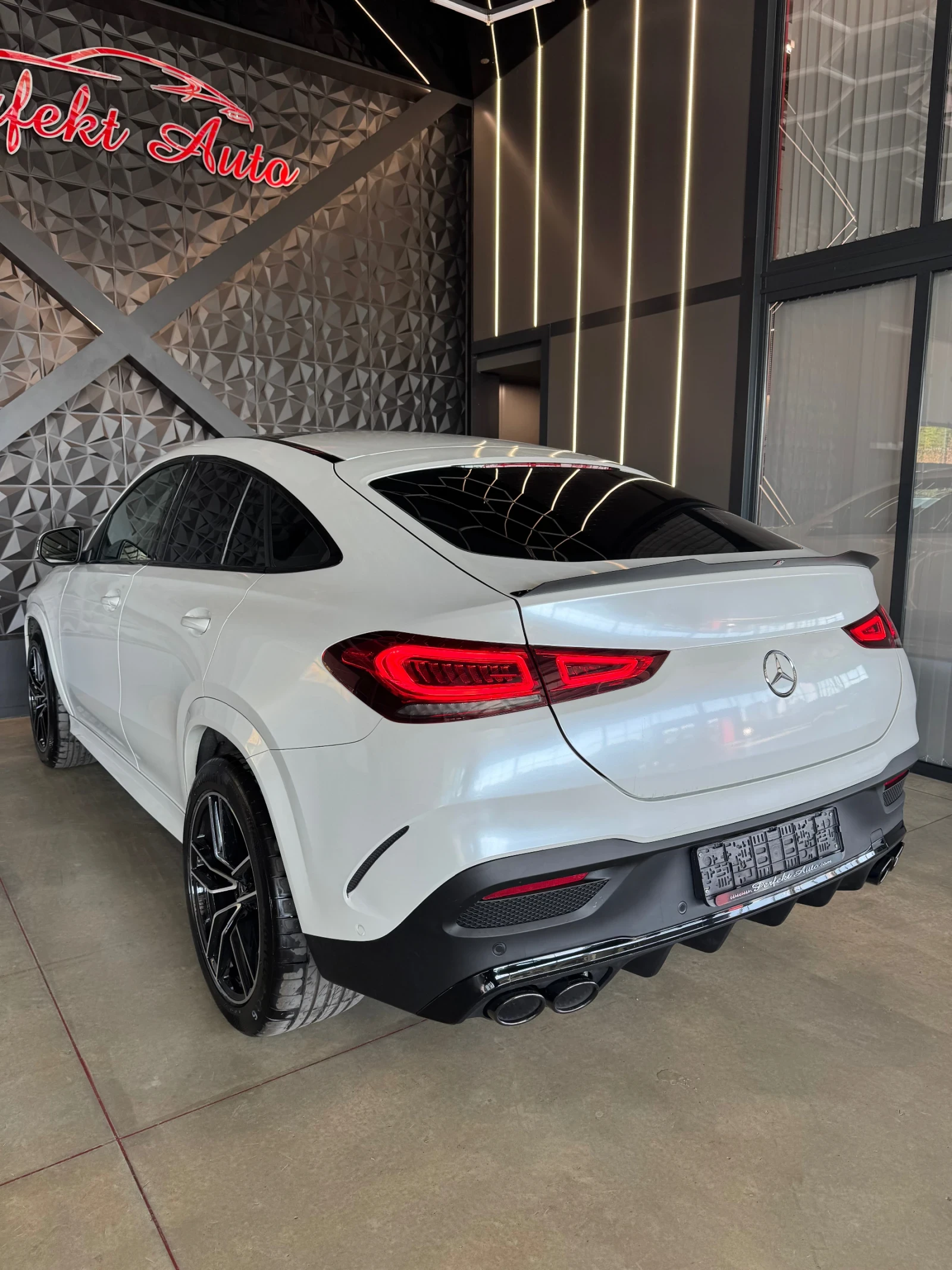 Mercedes-Benz GLE 350 d 4 MATIC * ПАНОРАМА * AMG - изображение 3
