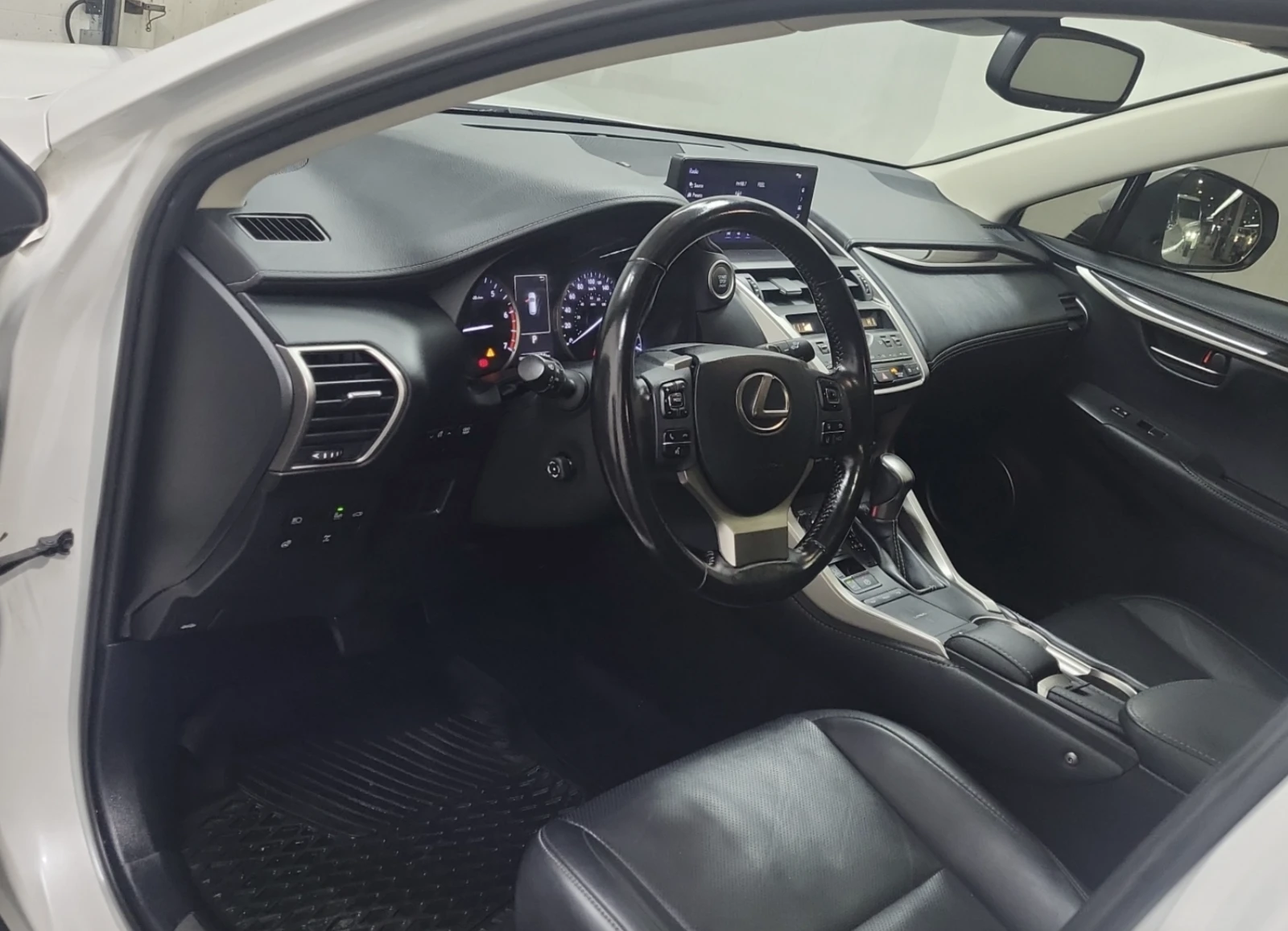 Lexus NX 300  - изображение 10