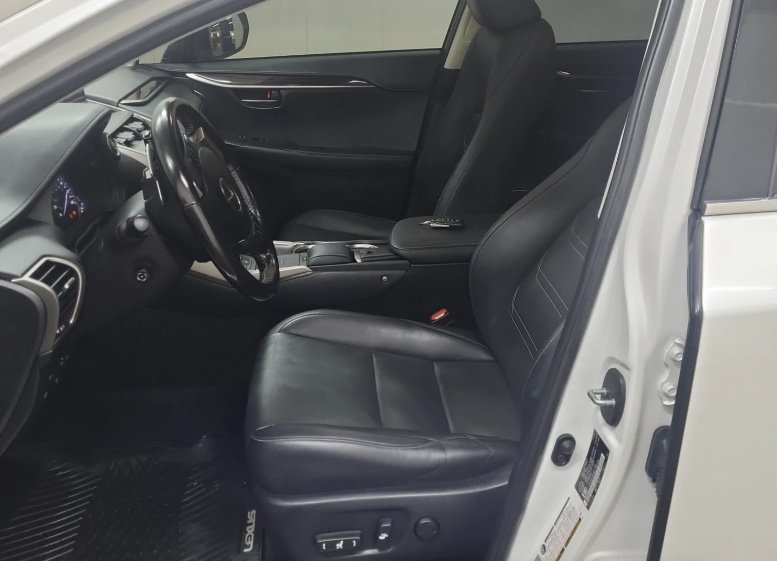 Lexus NX 300  - изображение 5