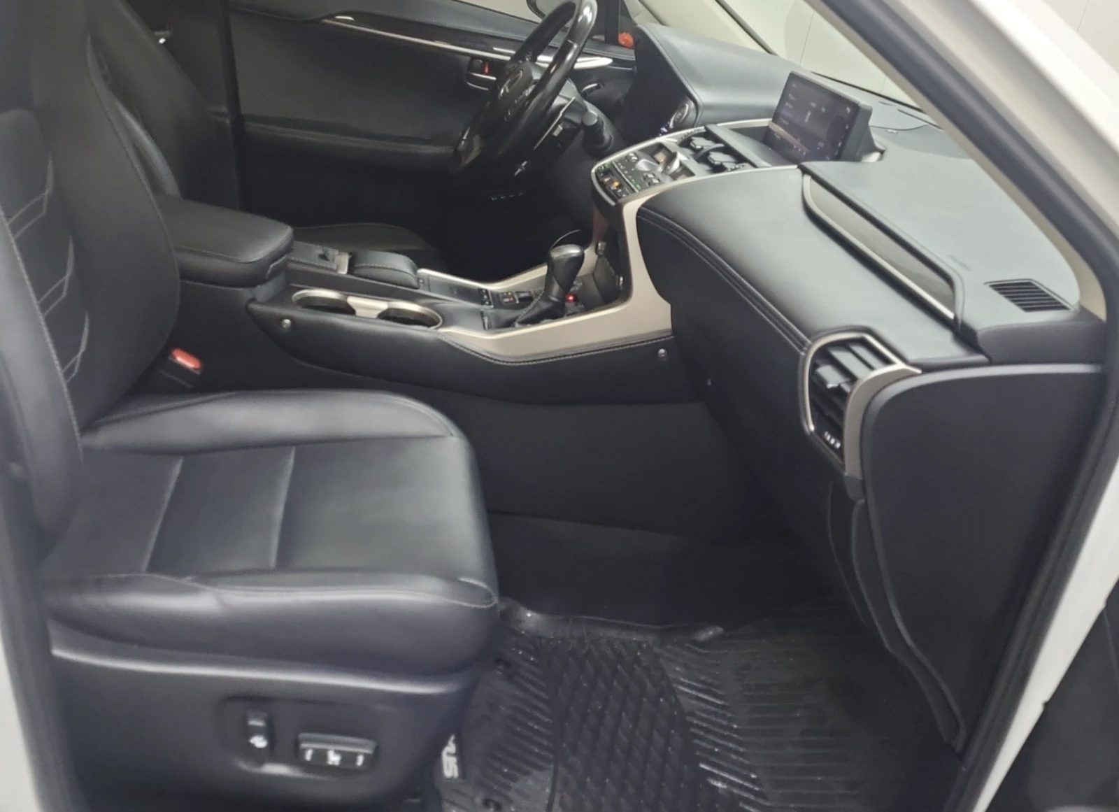Lexus NX 300  - изображение 9