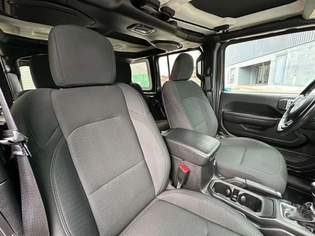 Jeep Wrangler * CLEAN CARFAX | DIESEL | 3.0L V6 | PREMIUM SOUND. - изображение 8