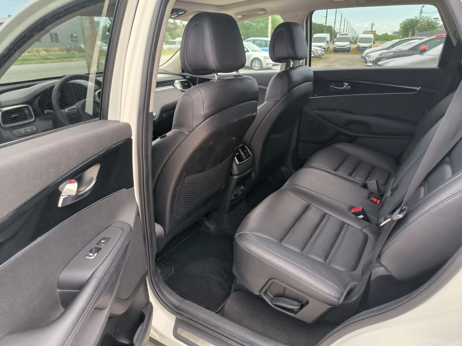 Kia Sorento 2.2d-Navi-Keyless-Automat-Euro-6B, снимка 16 - Автомобили и джипове - 54970392