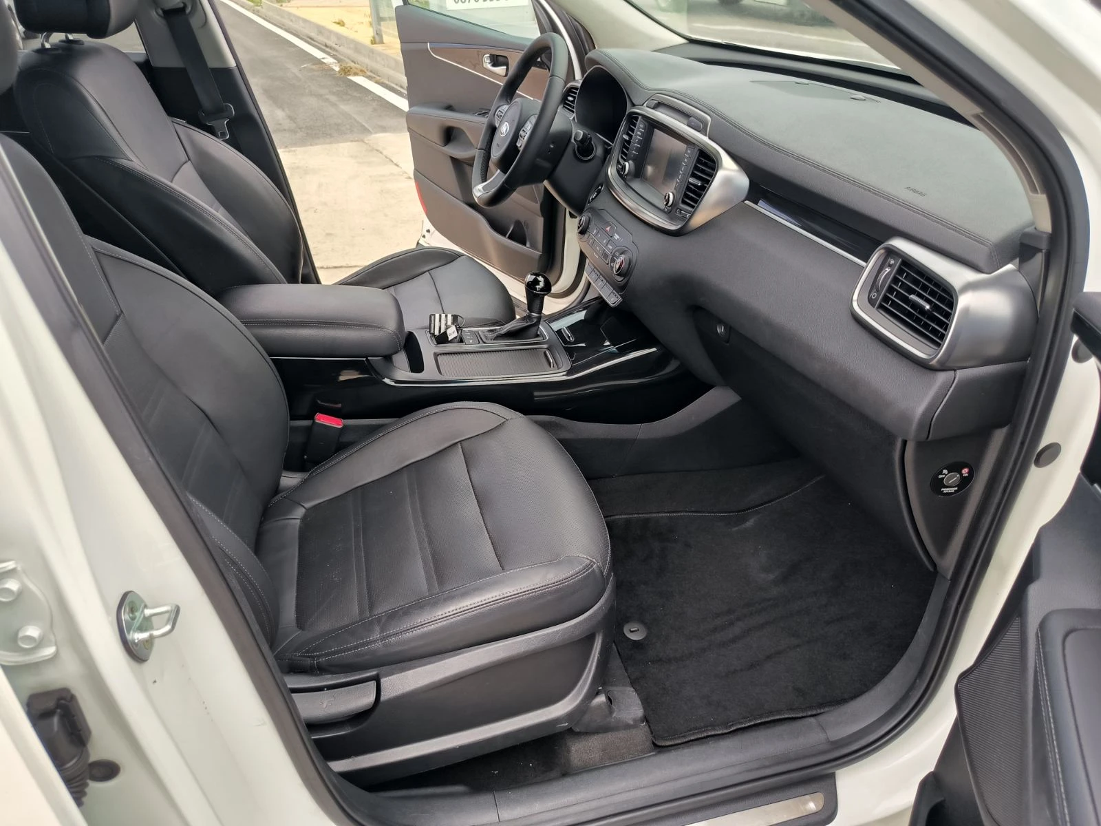 Kia Sorento 2.2d-Navi-Keyless-Automat-Euro-6B, снимка 17 - Автомобили и джипове - 54970392