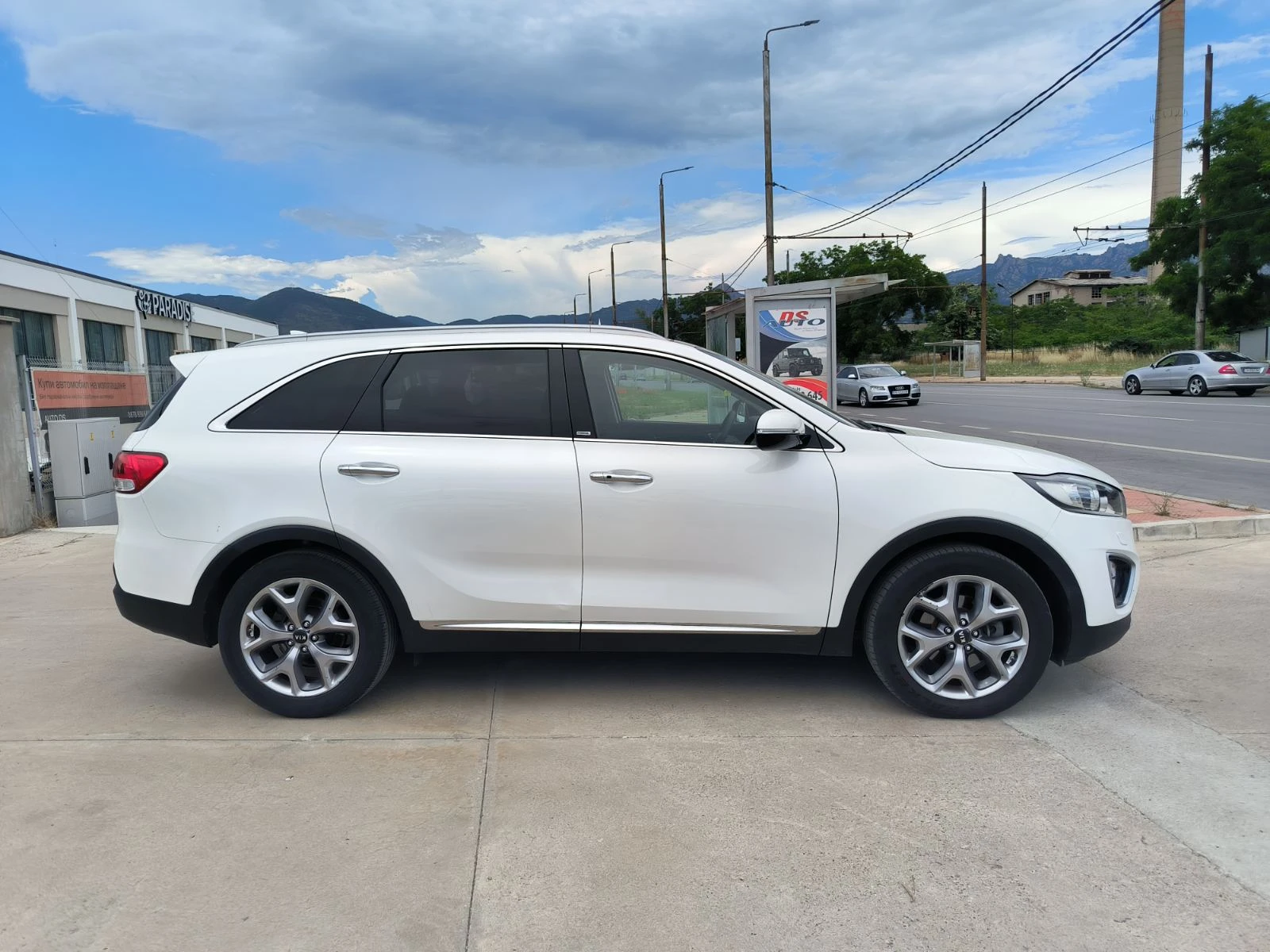 Kia Sorento 2.2d-Navi-Keyless-Automat-Euro-6B, снимка 4 - Автомобили и джипове - 54970392