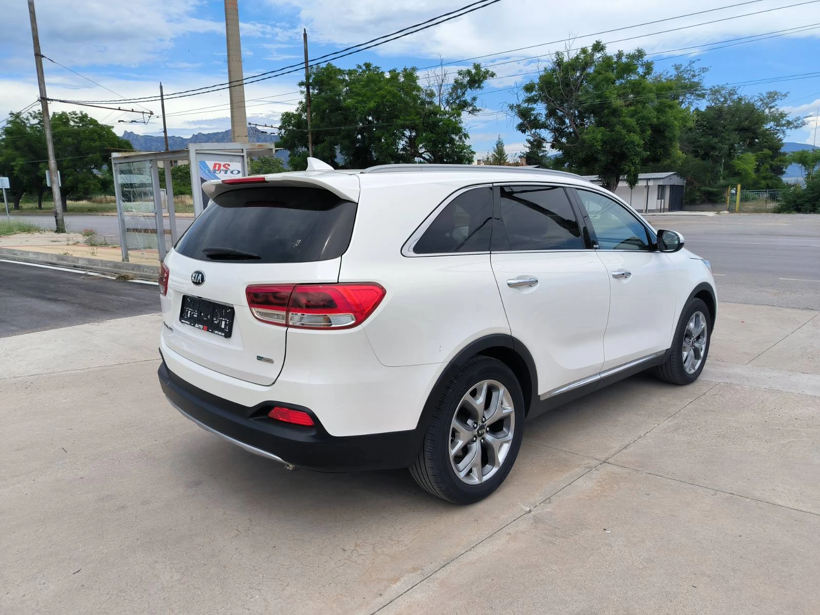 Kia Sorento 2.2d-Navi-Keyless-Automat-Euro-6B, снимка 5 - Автомобили и джипове - 54970392