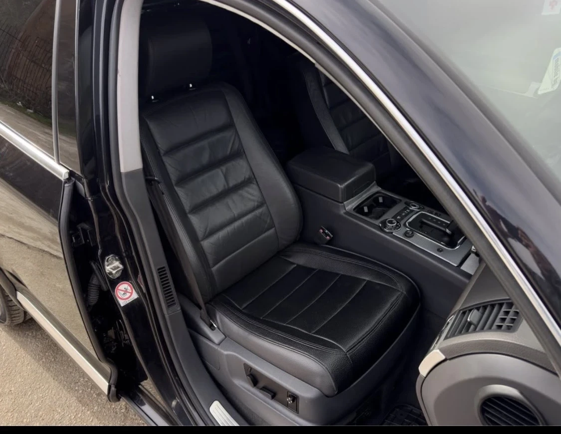 VW Touareg, снимка 8 - Автомобили и джипове - 55235160