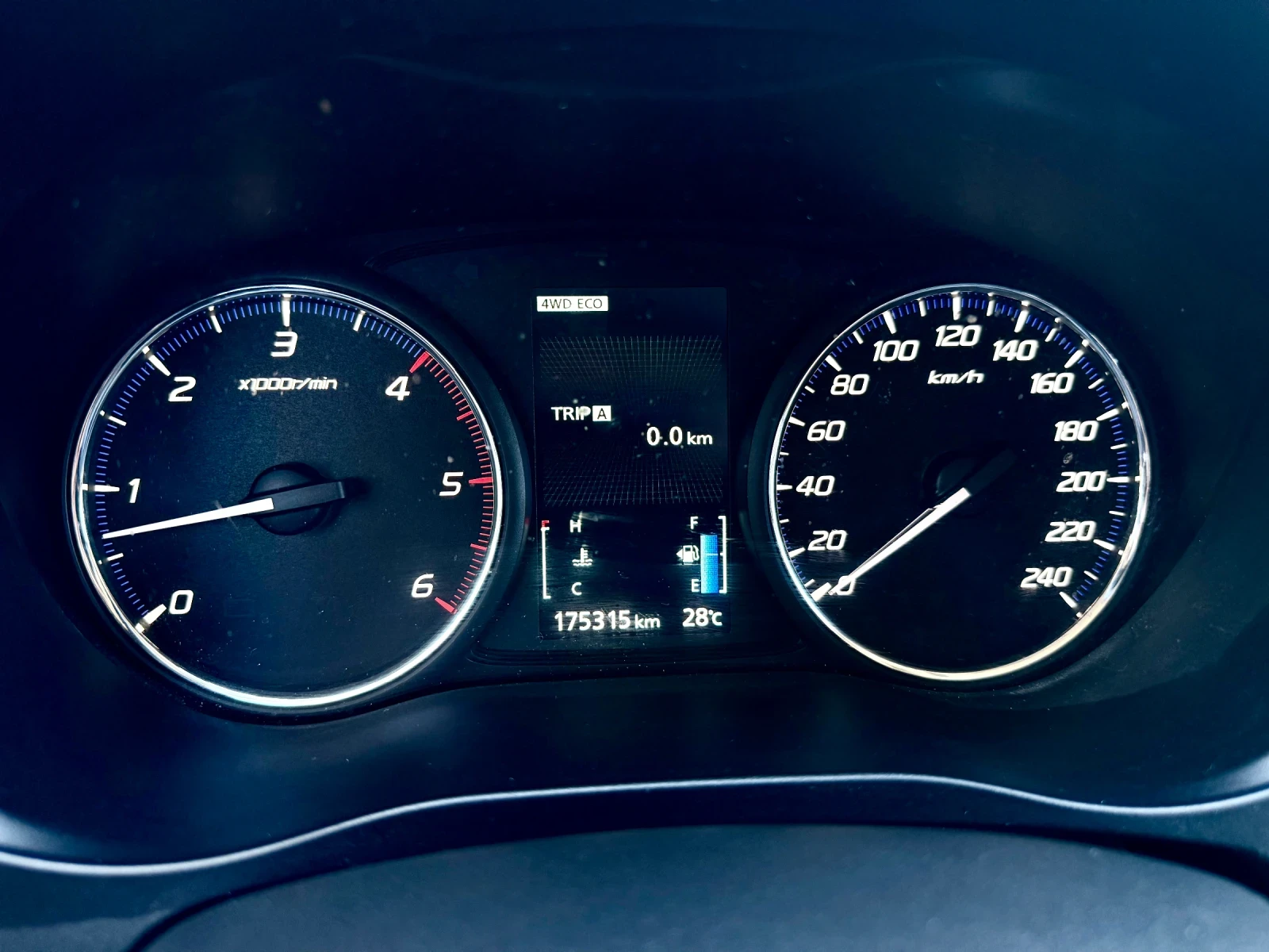 Mitsubishi Outlander 2.2DID-FULL-KEYLESS-4x4-7�����-����-���� | Mobile.bg � ����������� 7