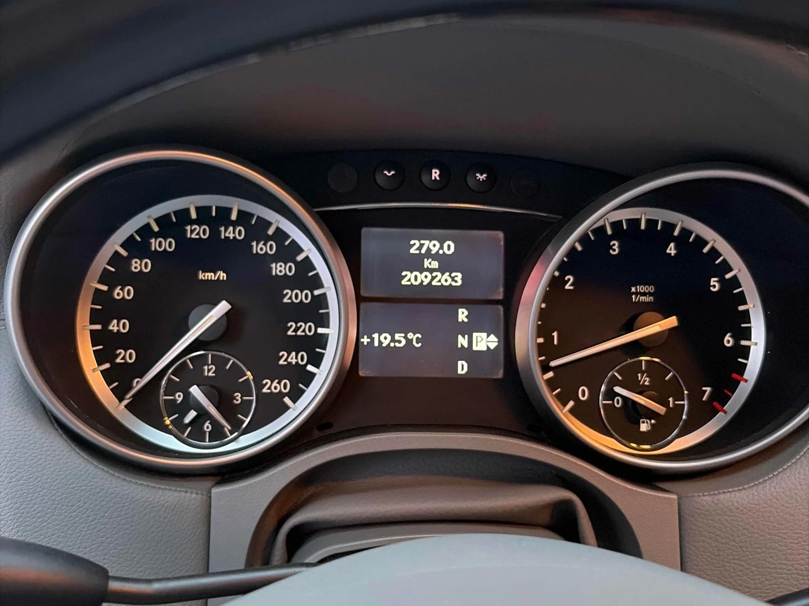 Mercedes-Benz GL 550 ОБДУХВАНЕ * KEYLESS * ШИБИДАХ * CARFAX * , снимка 7 - Автомобили и джипове - 56042823