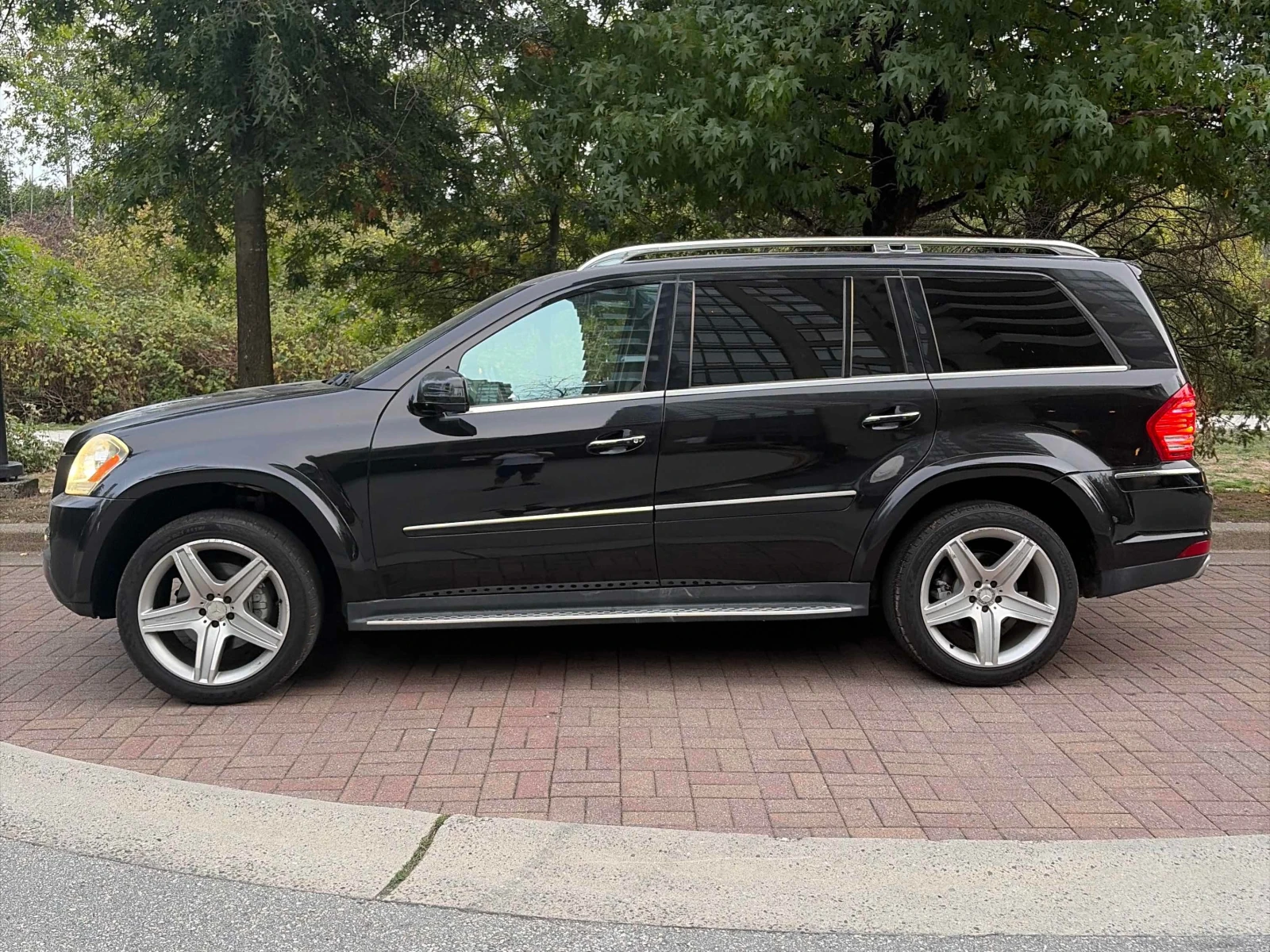 Mercedes-Benz GL 550 ОБДУХВАНЕ * KEYLESS * ШИБИДАХ * CARFAX * , снимка 3 - Автомобили и джипове - 56042823