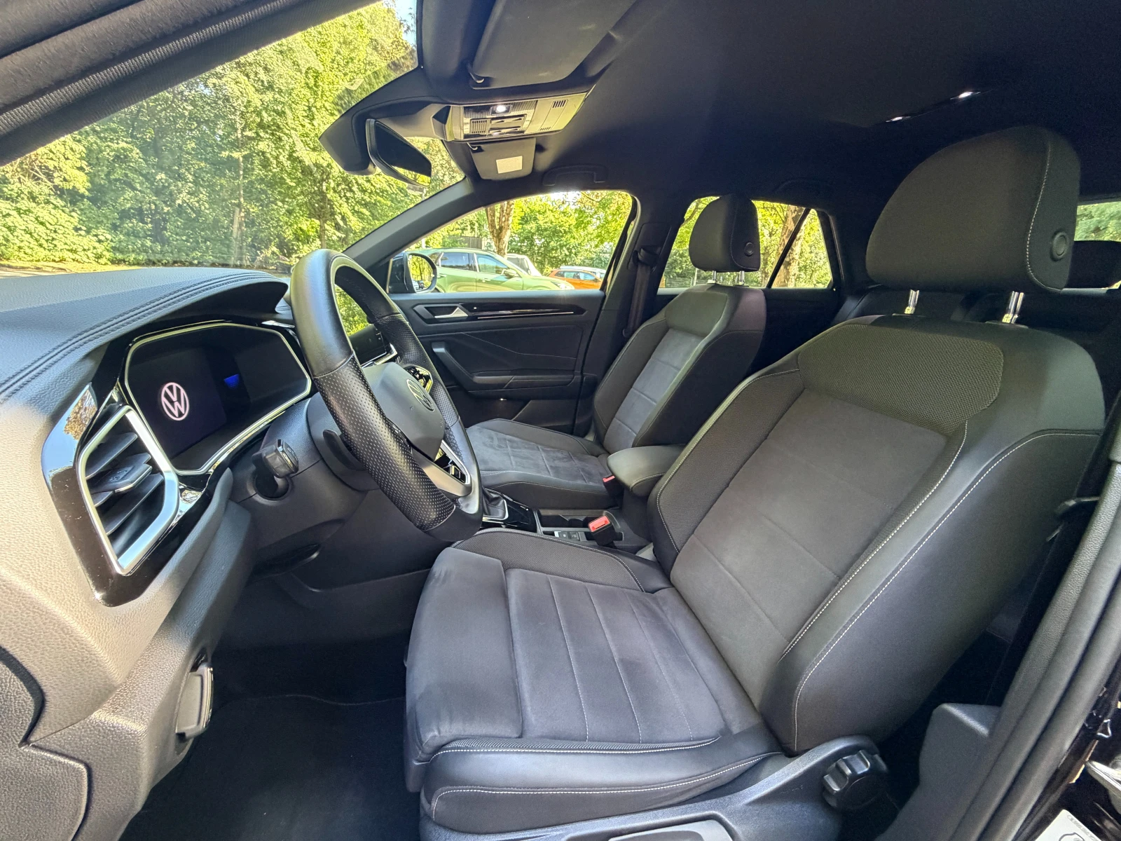 VW T-Roc 2.0 TDI R-Line, снимка 9 - Автомобили и джипове - 56341177