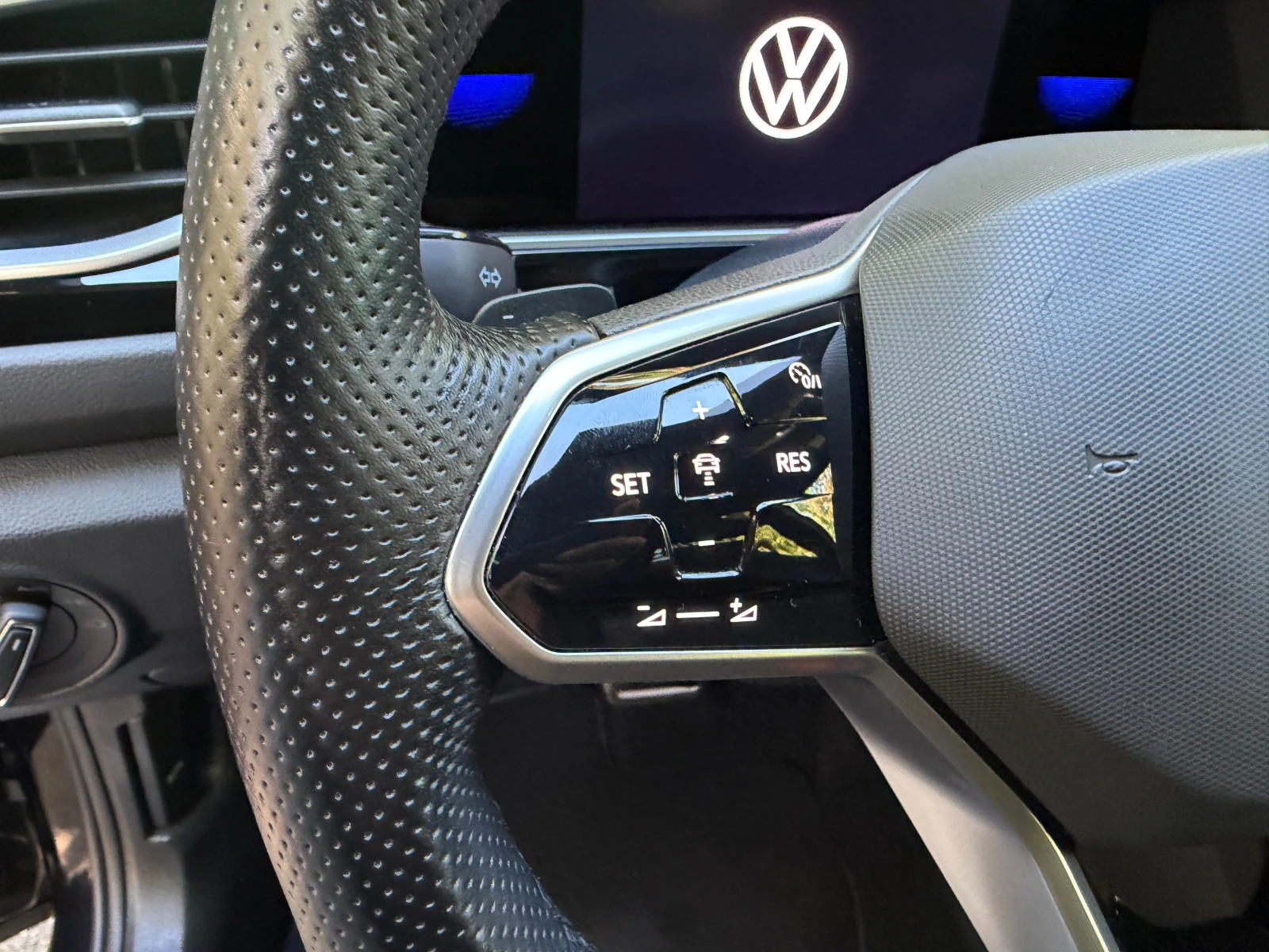 VW T-Roc 2.0 TDI R-Line, снимка 14 - Автомобили и джипове - 56341177