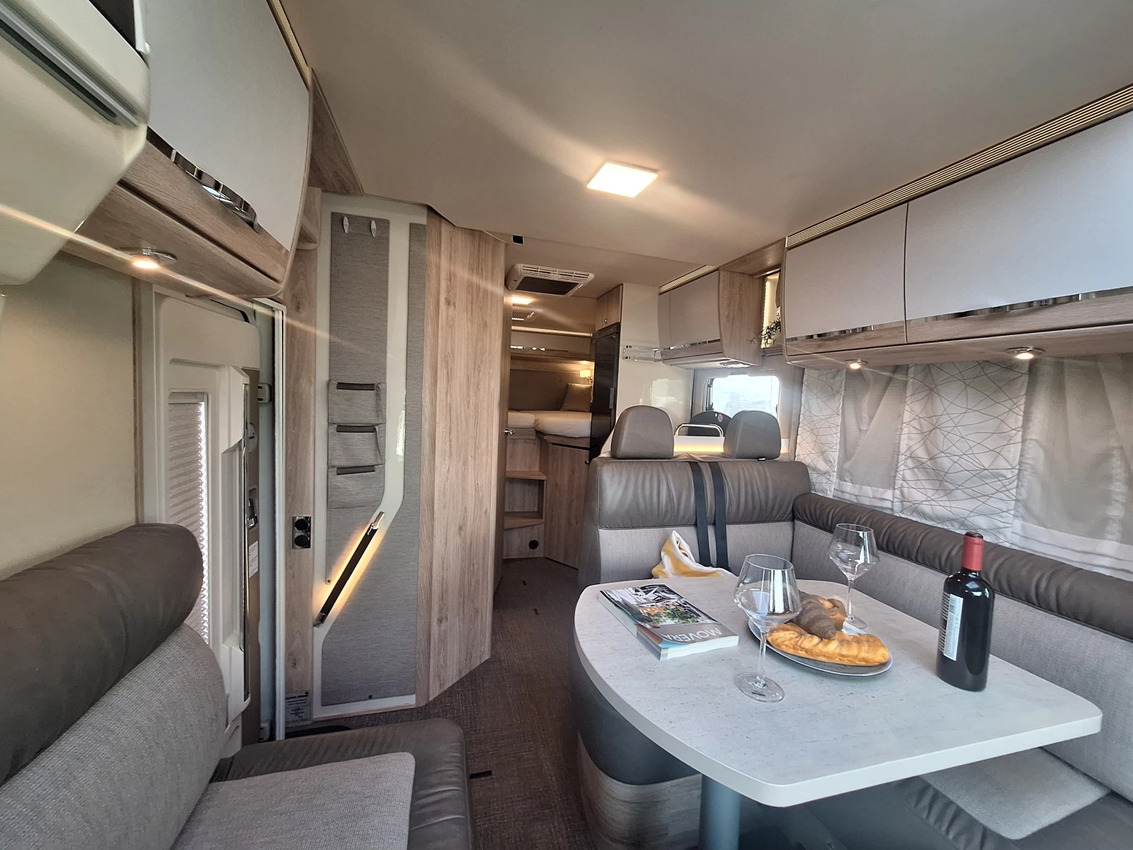 Кемпер Euramobil Profila RS, снимка 14 - Каравани и кемпери - 54339186