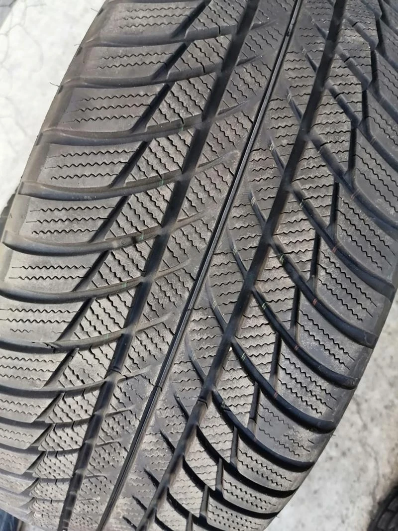 Гуми Зимни 225/45R18, снимка 3 - Гуми и джанти - 29600266