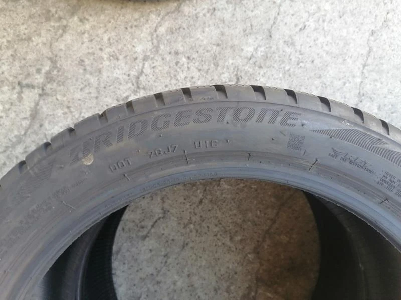 Гуми Зимни 225/45R18, снимка 4 - Гуми и джанти - 29600266