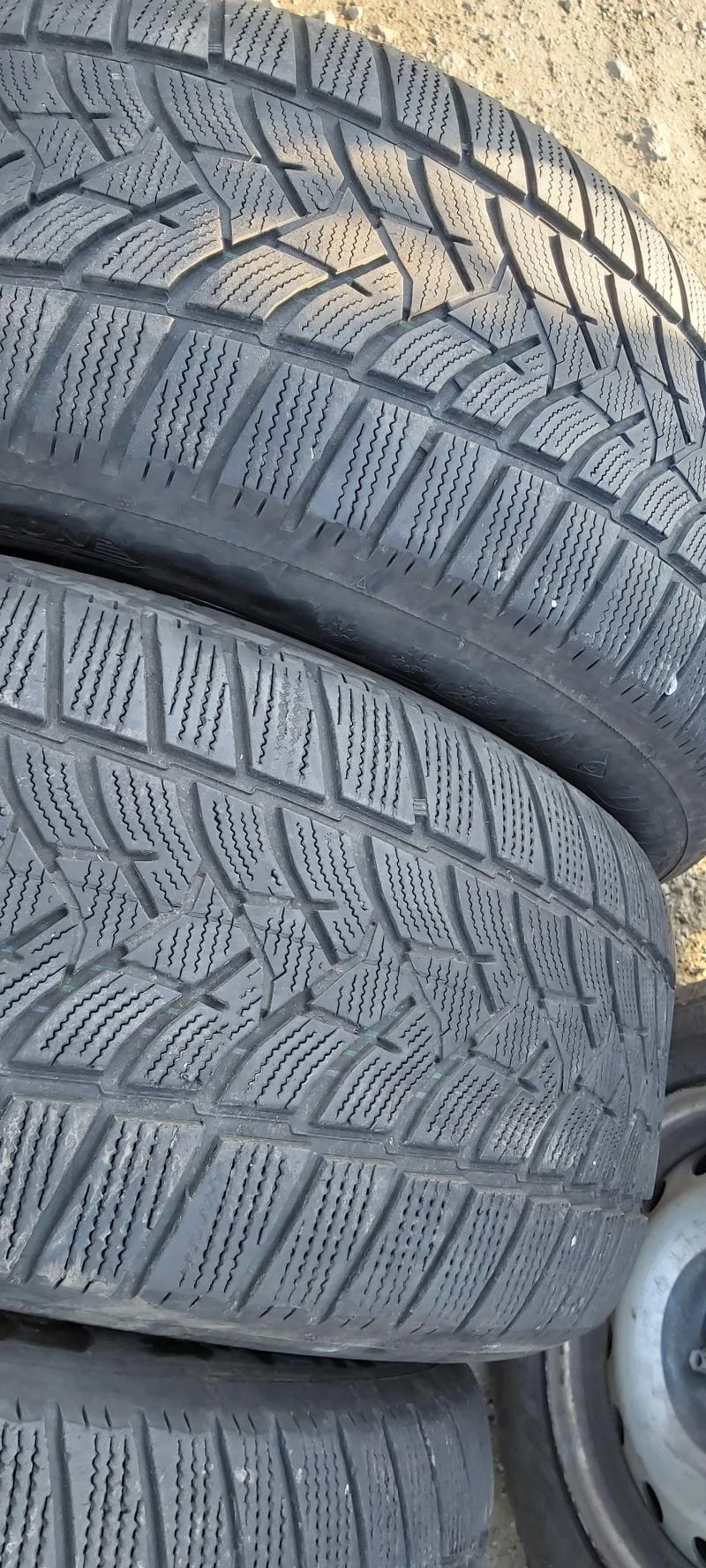 Гуми Зимни 255/50R19, снимка 2 - Гуми и джанти - 31141395