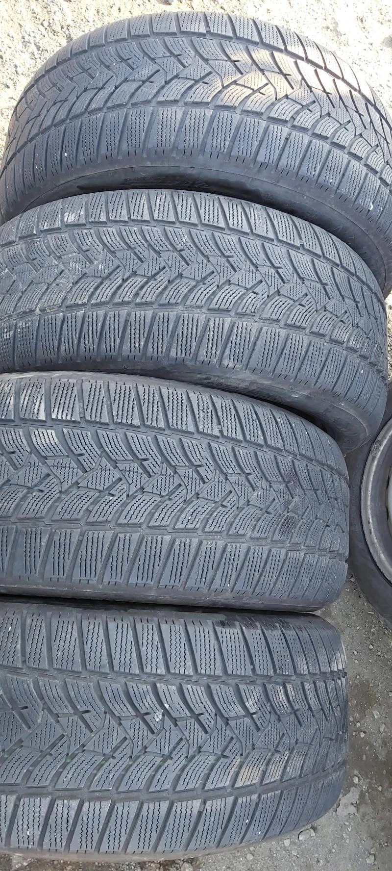 Гуми Зимни 255/50R19, снимка 1 - Гуми и джанти - 31141395