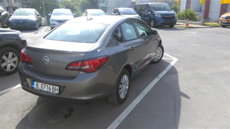 Opel Astra 1.6i АВТОМАТИК, снимка 3 - Автомобили и джипове - 47331138