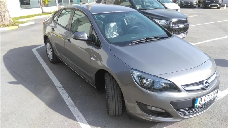 Opel Astra 1.6i АВТОМАТИК, снимка 2 - Автомобили и джипове - 47006560