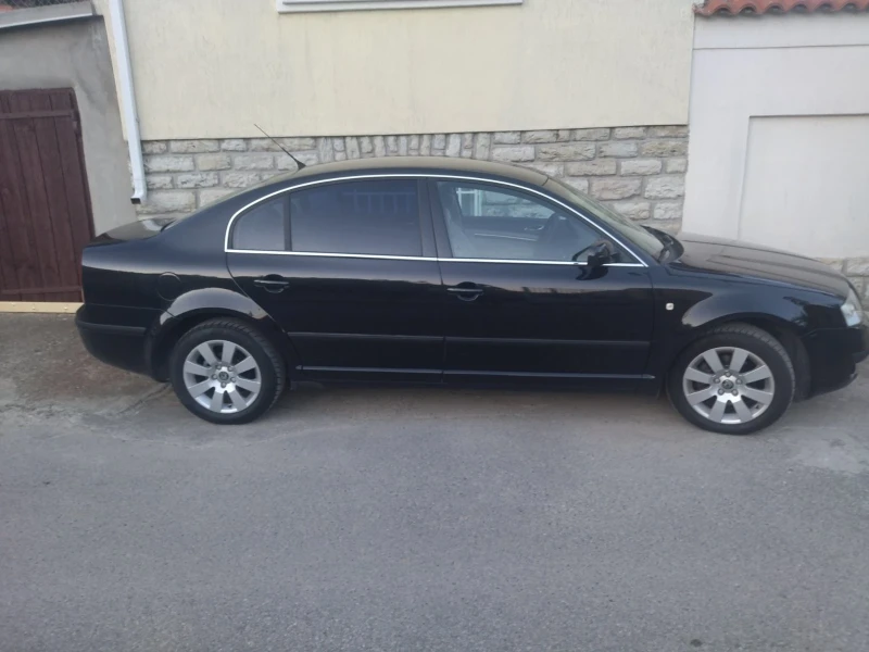 Skoda Superb, снимка 4 - Автомобили и джипове - 48096695