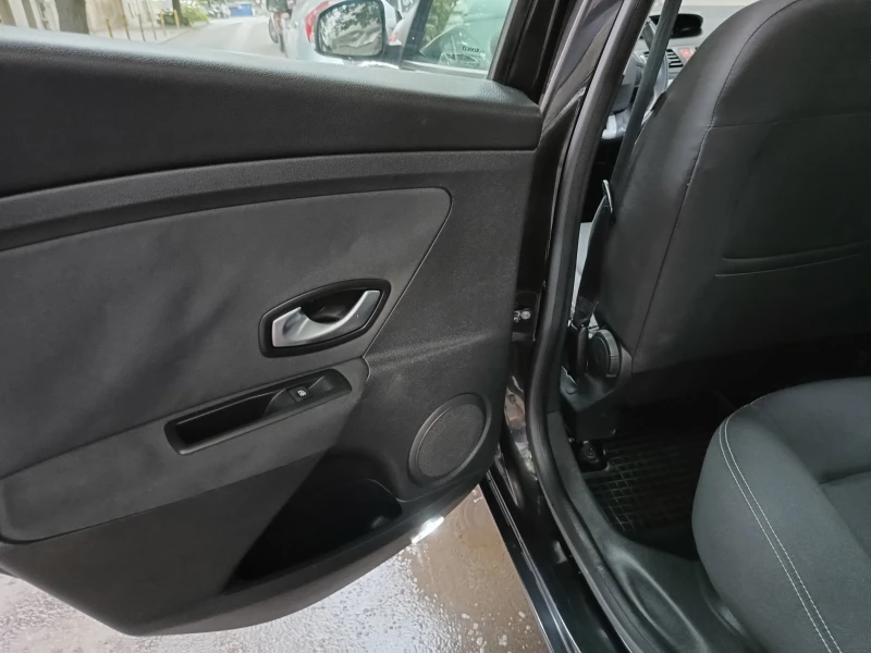 Renault Megane 3, снимка 9 - Автомобили и джипове - 51201867