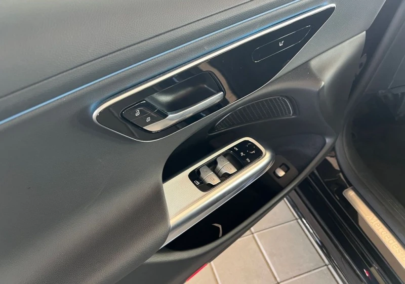 Mercedes-Benz E 220 d, снимка 8 - Автомобили и джипове - 52722698