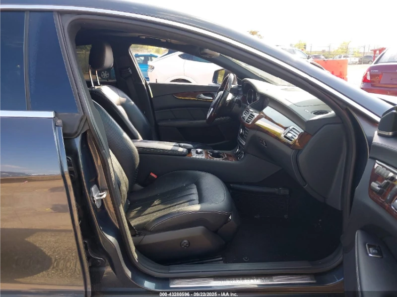Mercedes-Benz CLS 550 4MATIC| H&K SOUND| HEATED SEATS| , снимка 10 - Автомобили и джипове - 52740595