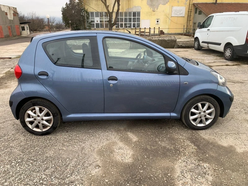 Toyota Aygo 1.4 Diesel 40kW Климатик, снимка 4 - Автомобили и джипове - 53458877