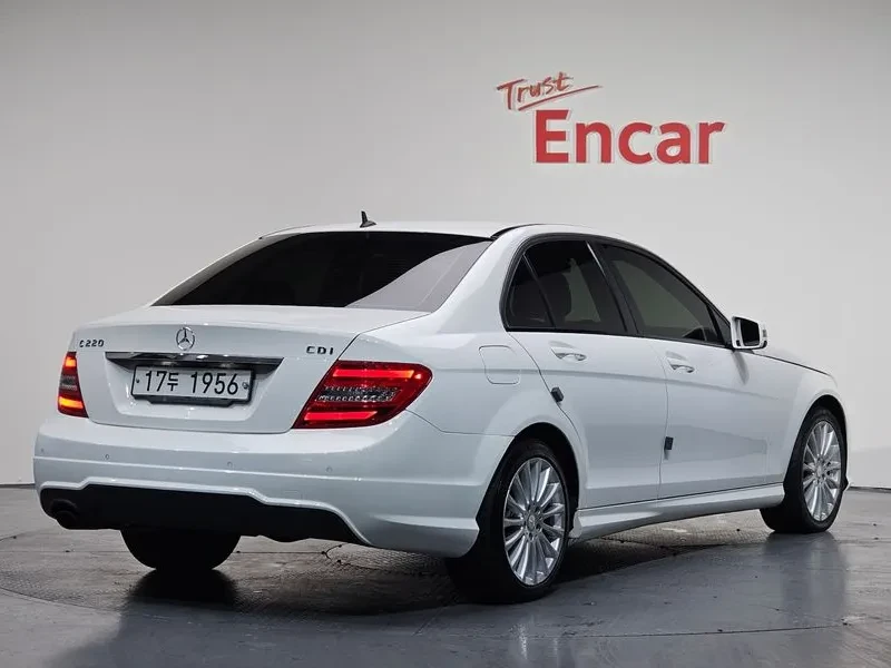 Mercedes-Benz C 220 CDI Avantgarde - САМО 30% АВАНС!, снимка 3 - Автомобили и джипове - 55986497