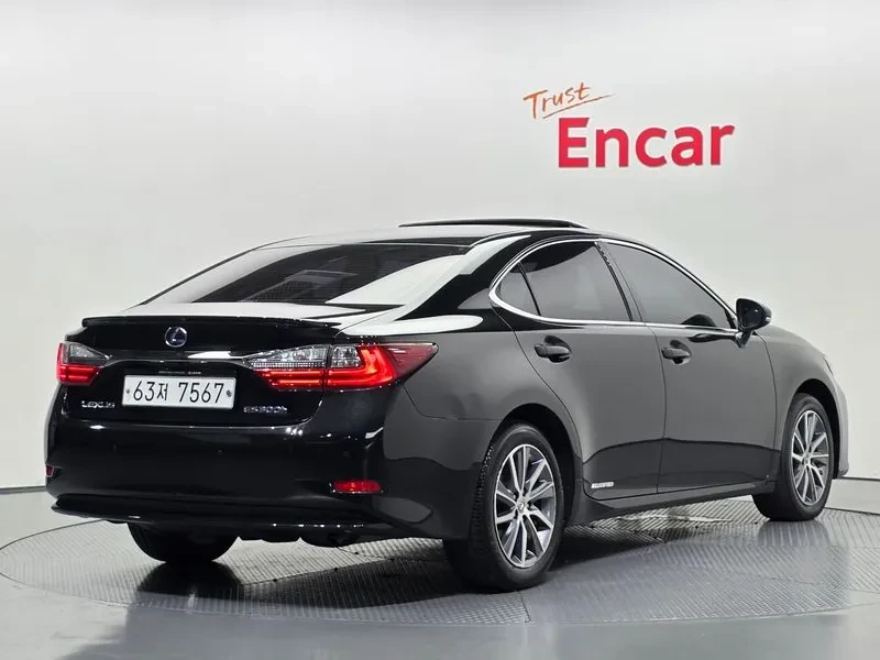Lexus ES 300H Supreme Xv60, снимка 2 - Автомобили и джипове - 56116097