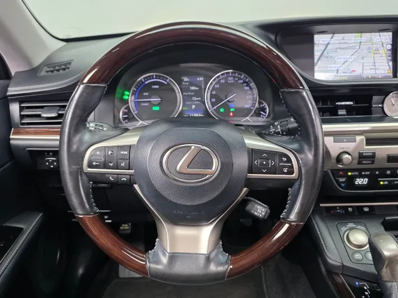 Lexus ES 300H Supreme Xv60, снимка 13 - Автомобили и джипове - 56116097