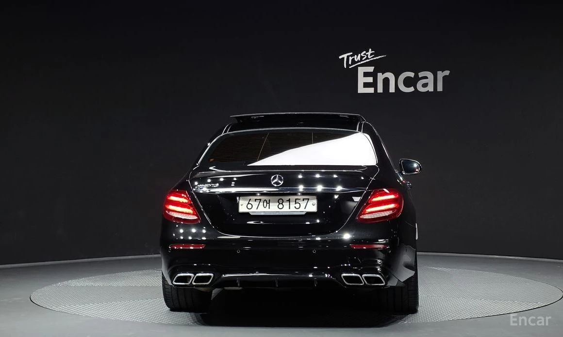 Mercedes-Benz E 63 AMG BURMESTER / 360 КАМЕРИ / PANO / ОБДУХВАНЕ/ HAED UP, снимка 4 - Автомобили и джипове - 54169647