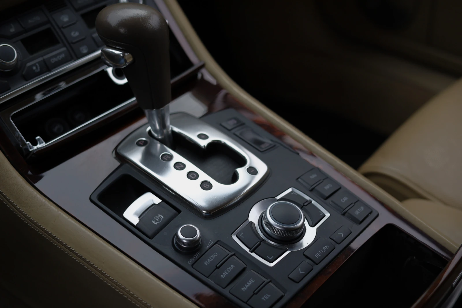 Audi A8 ГАЗ/БЕНЗИН W12 long, снимка 14 - Автомобили и джипове - 54270504