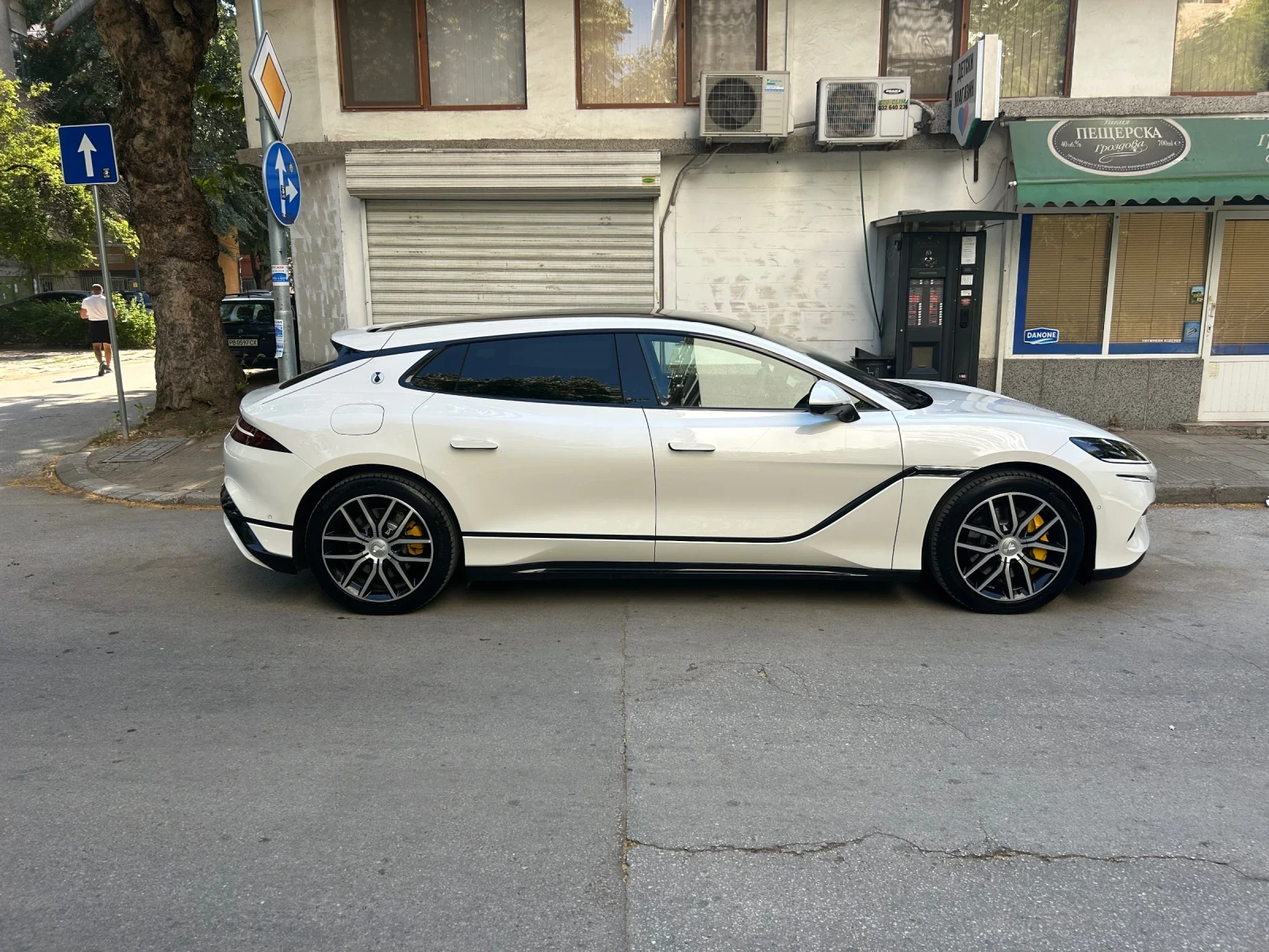 Denza 9 GT Luxury sport cars , снимка 13 - Автомобили и джипове - 55180016