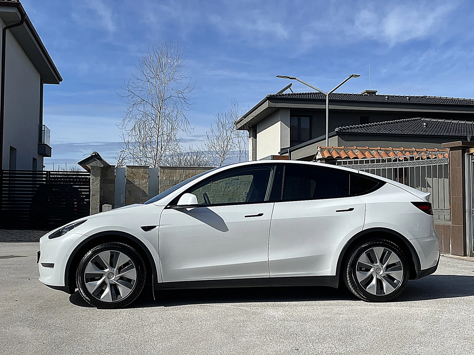 Tesla Model Y Long Range 4x4 Европейска Гаранция, снимка 4 - Автомобили и джипове - 55603936