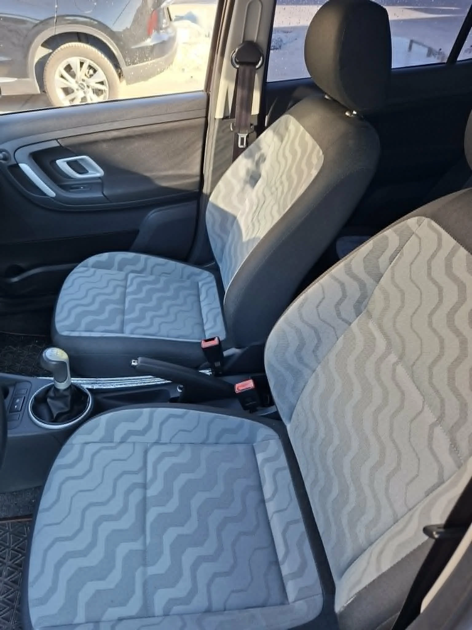 Skoda Fabia 1.2, снимка 12 - Автомобили и джипове - 55695389