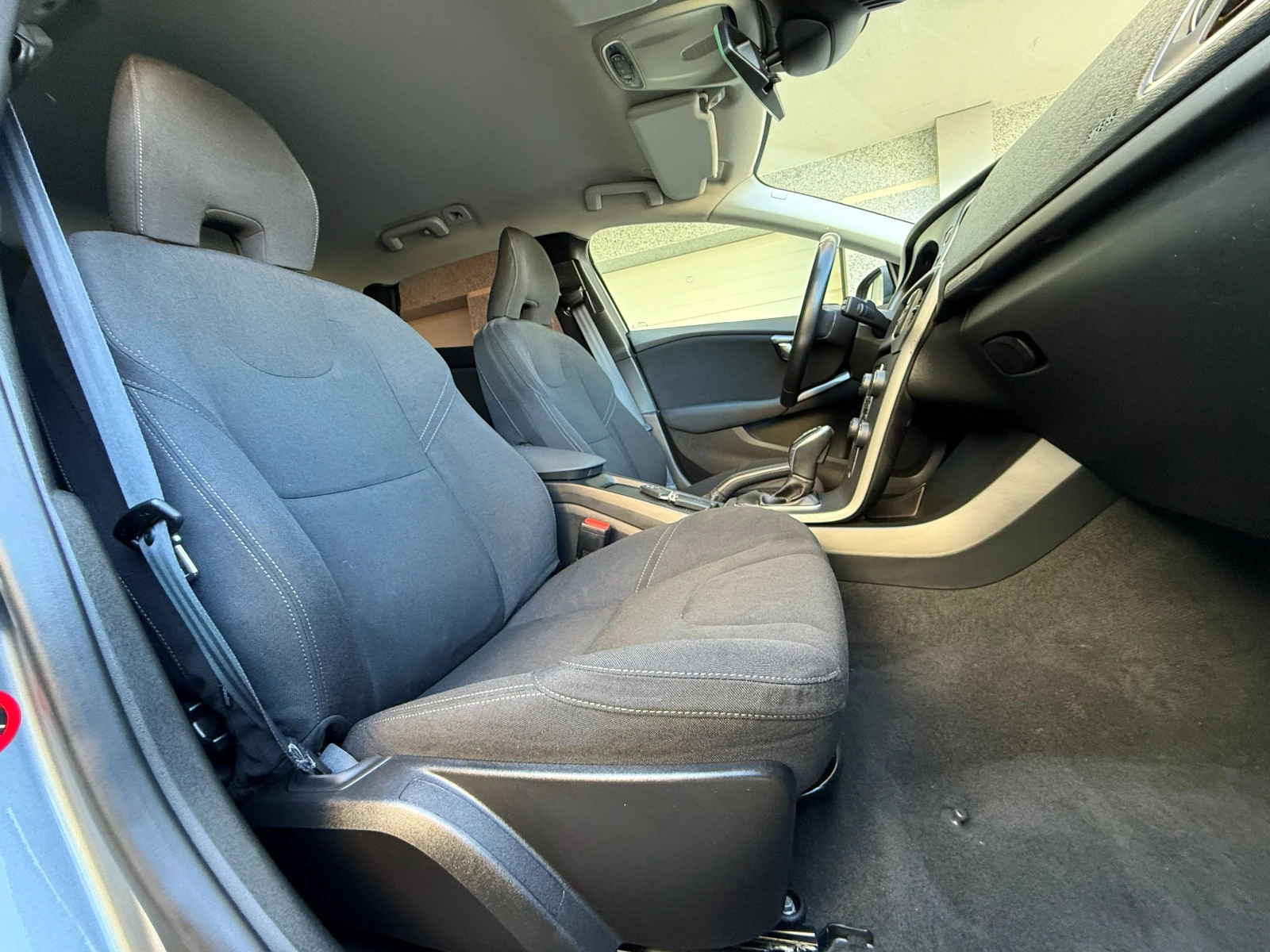 Volvo V40 Cross-Country-2.0D-AVTOMAT-150к.с-ШВЕЙЦАРИЯ, снимка 14 - Автомобили и джипове - 56120636