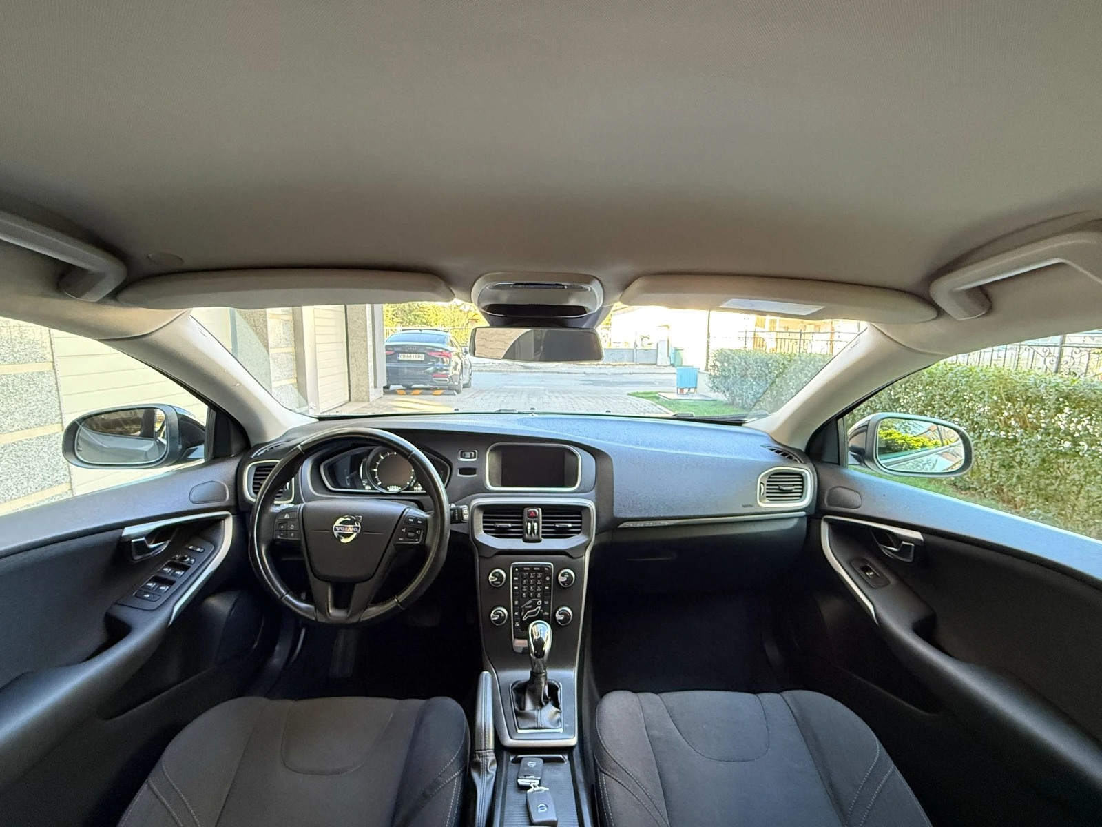 Volvo V40 Cross-Country-2.0D-AVTOMAT-150к.с-ШВЕЙЦАРИЯ, снимка 11 - Автомобили и джипове - 56120636