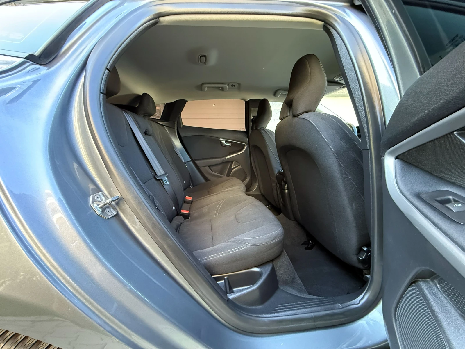 Volvo V40 Cross-Country-2.0D-AVTOMAT-150к.с-ШВЕЙЦАРИЯ, снимка 16 - Автомобили и джипове - 56120636